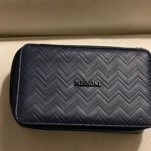 Delta one Missoni business class amenity kit New Sealed